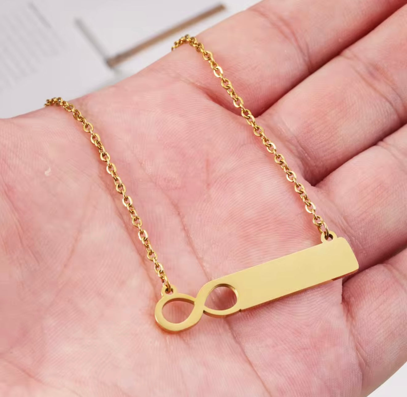Didiray Cadena con colgante de infinito  bañada en oro de 14 k para personalizar con nombre. Acabado reforzado de primera calidad. Joyas con brillo duradero.Regalo perfecto