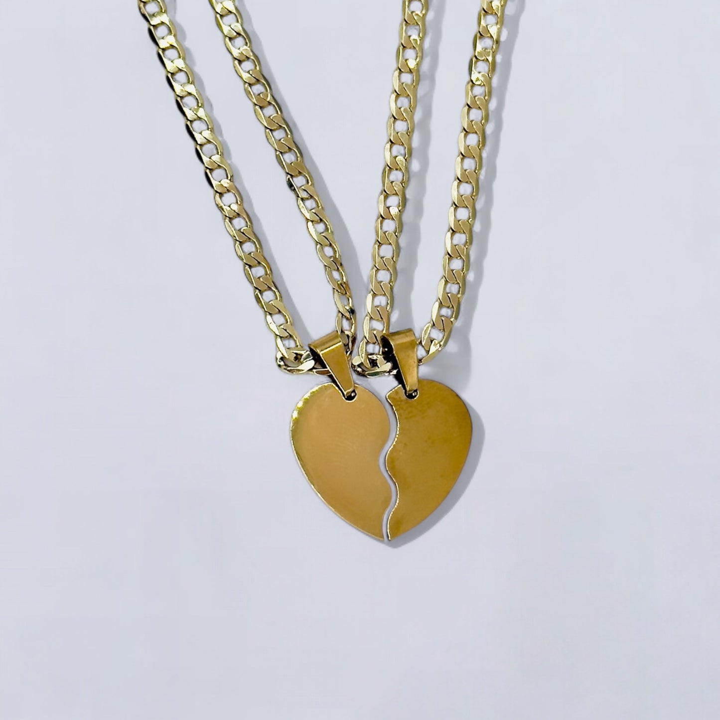 Cadena de eslabones Didiray con forma de medio corazón bañada en oro de 14 quilates. Acabado premium. Brillo duradero. Joyería resistente. Regalo personalizado perfecto para parejas, amigos y familiares.