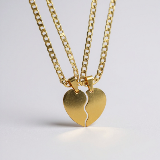 Cadena de eslabones Didiray con forma de medio corazón bañada en oro de 14 quilates. Acabado premium. Brillo duradero. Joyería resistente. Regalo personalizado perfecto para parejas, amigos y familiares.
