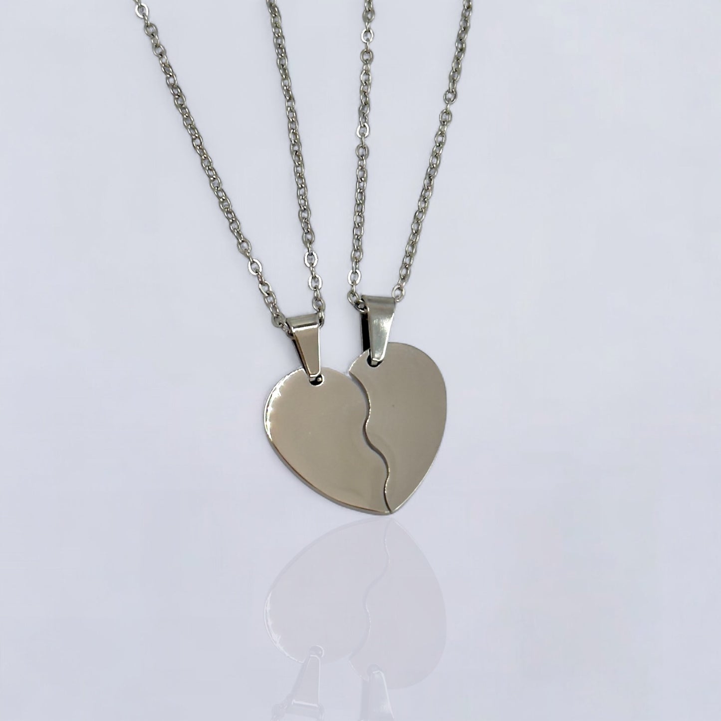 Cadena de eslabones Didiray con forma de medio corazón bañada en oro de 14 quilates. Acabado premium. Brillo duradero. Joyería resistente. Regalo personalizado perfecto para parejas, amigos y familiares.