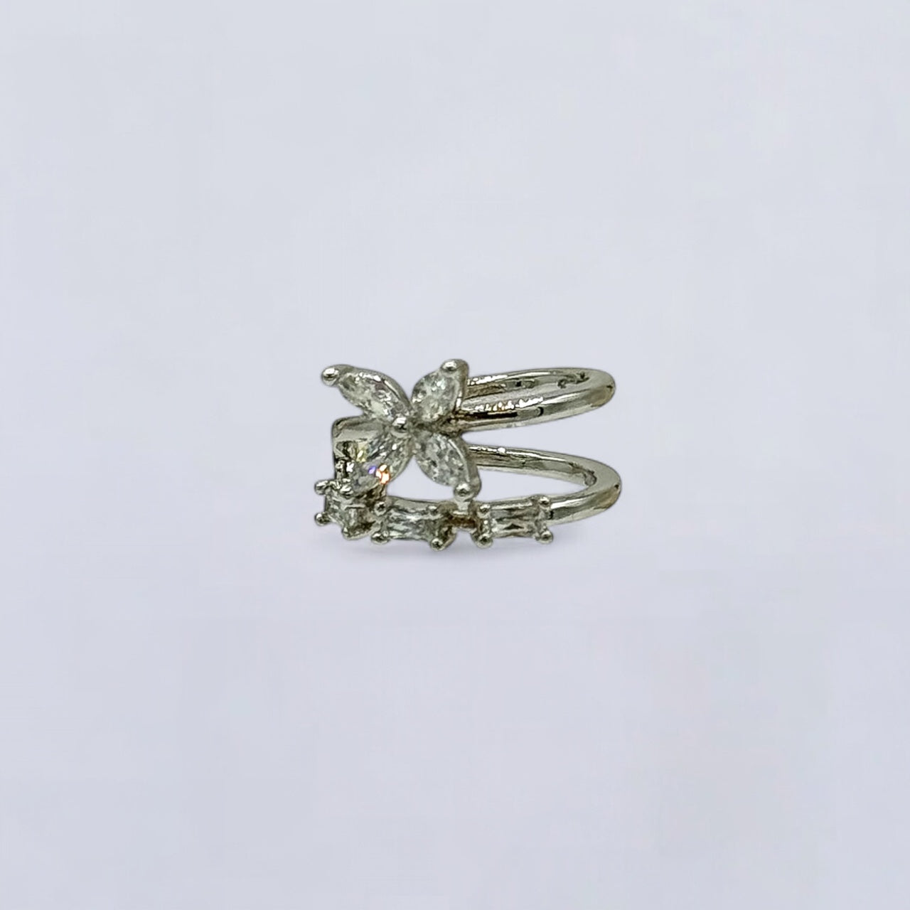 DIDIRAY - Pendientes de moda chapados en oro de 14 quilates para mujer, pendientes con clip para cartílago, sin perforaciones, joyería ligera con dije colgante, elegantes y con estilo.