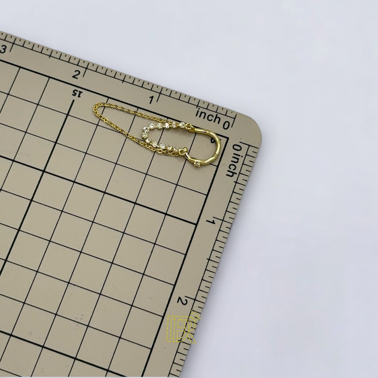 DIDIRAY - Pendientes de moda chapados en oro de 14 quilates para mujer, pendientes con clip para cartílago, sin perforaciones, joyería ligera con dije colgante, elegantes y con estilo.