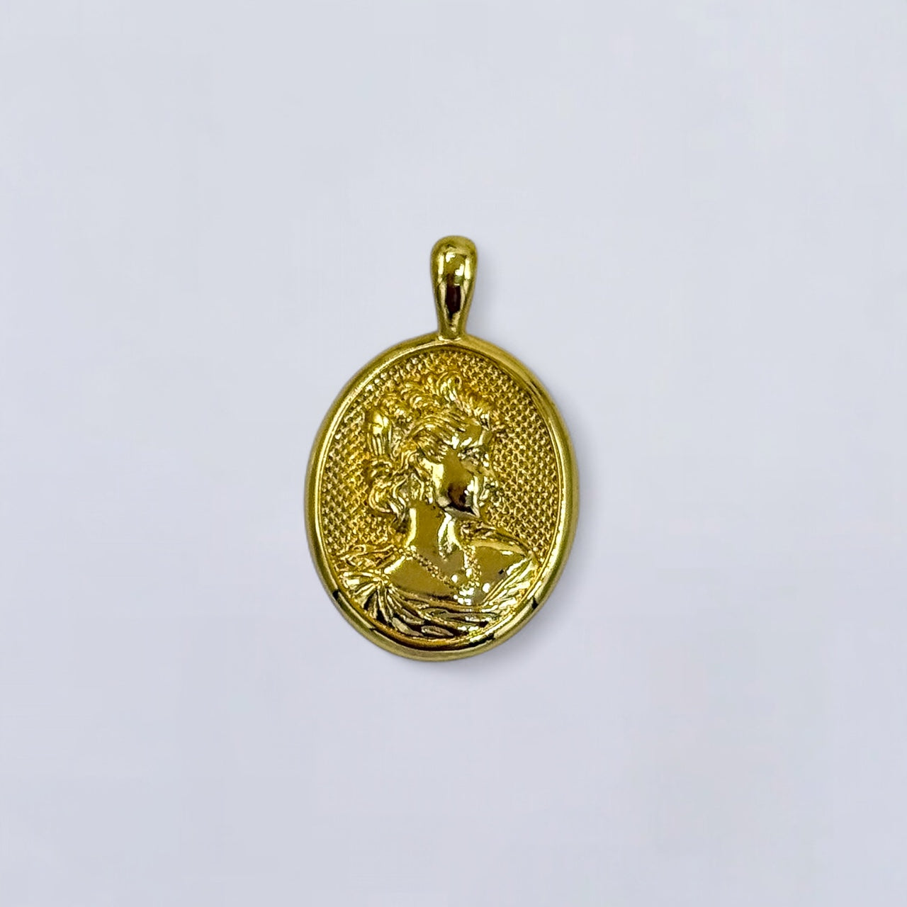 Colgante de reina de estilo vintage DIDIRAY chapado en oro de 14 k con laca protectora de alta calidad para uso diario. Elegancia atemporal.