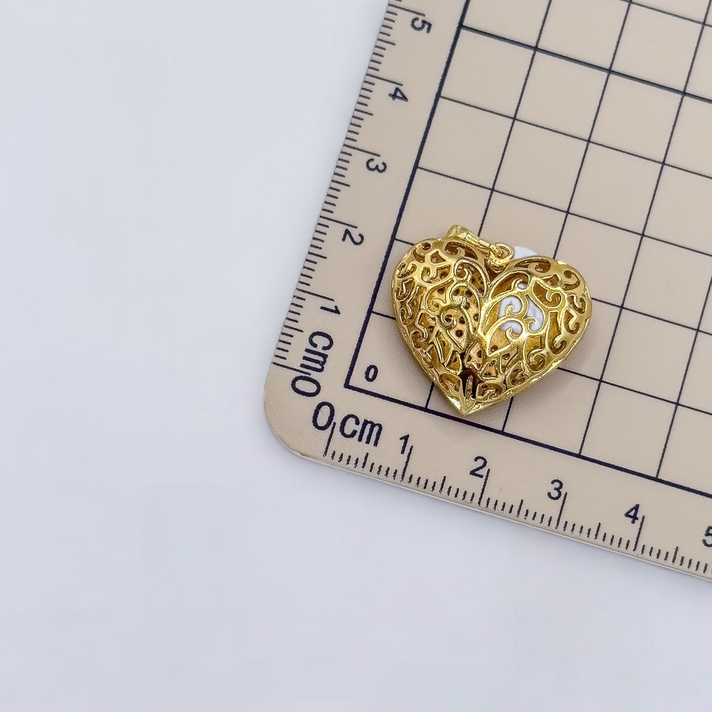 Cadena de eslabones cubanos Didiray Jewelry con colgante de corazón calado, hipoalergénica, chapada en oro de 14 quilates, acabado de lujo de alta calidad para uso diario.