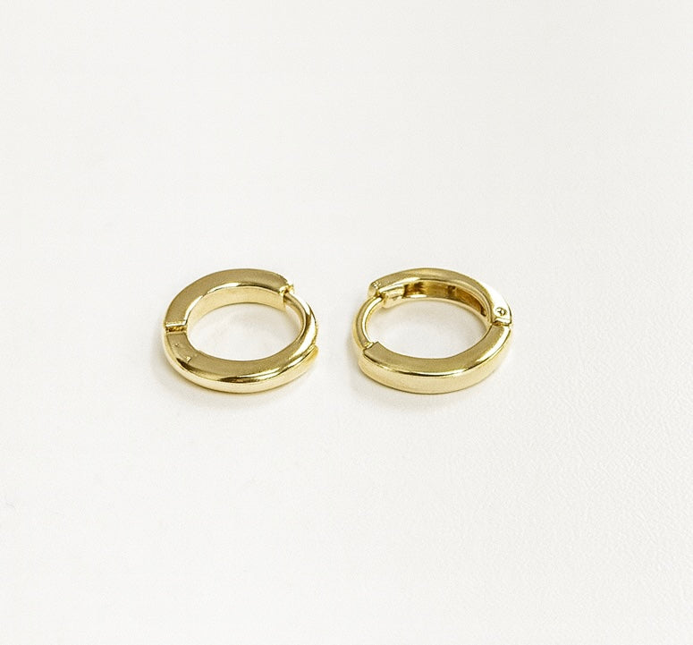 DIDIRAY Pendientes para mujer pequenos minimalistas  chapados en oro de 14K, brillo duradero, acabado reforzado de primera calidad, regalo perfecto.