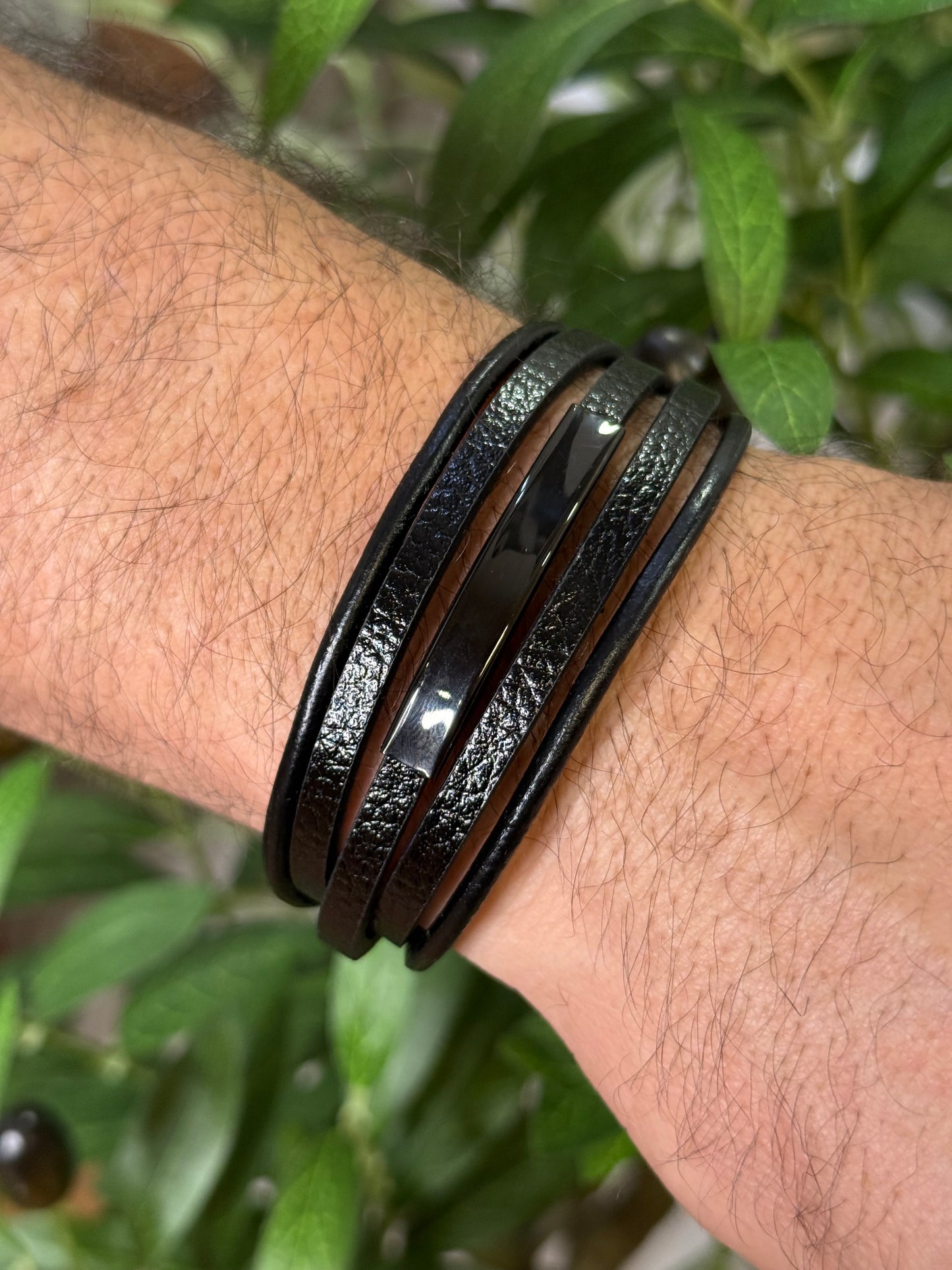 Didiray Pulsera negra multicapa de cuero genuino de hombre, brazalete de aleacion con cierre magnetico