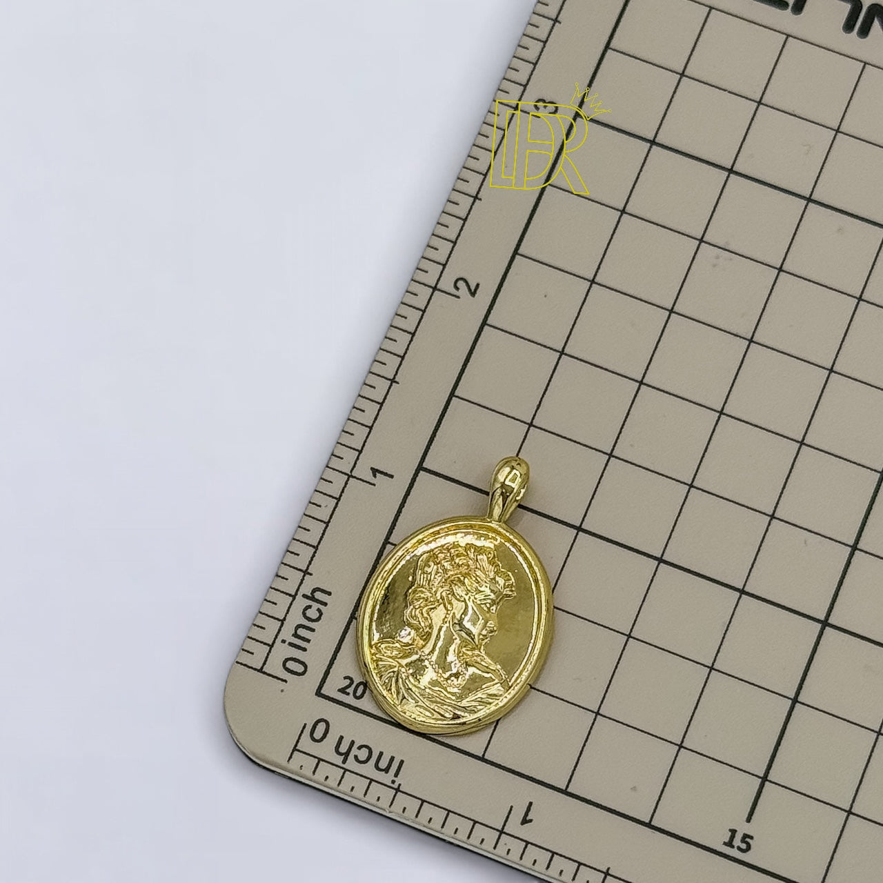 Colgante de reina de estilo vintage DIDIRAY chapado en oro de 14 k con laca protectora de alta calidad para uso diario. Elegancia atemporal.